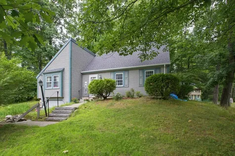 21 Shelburne Road Nashua NH 03063