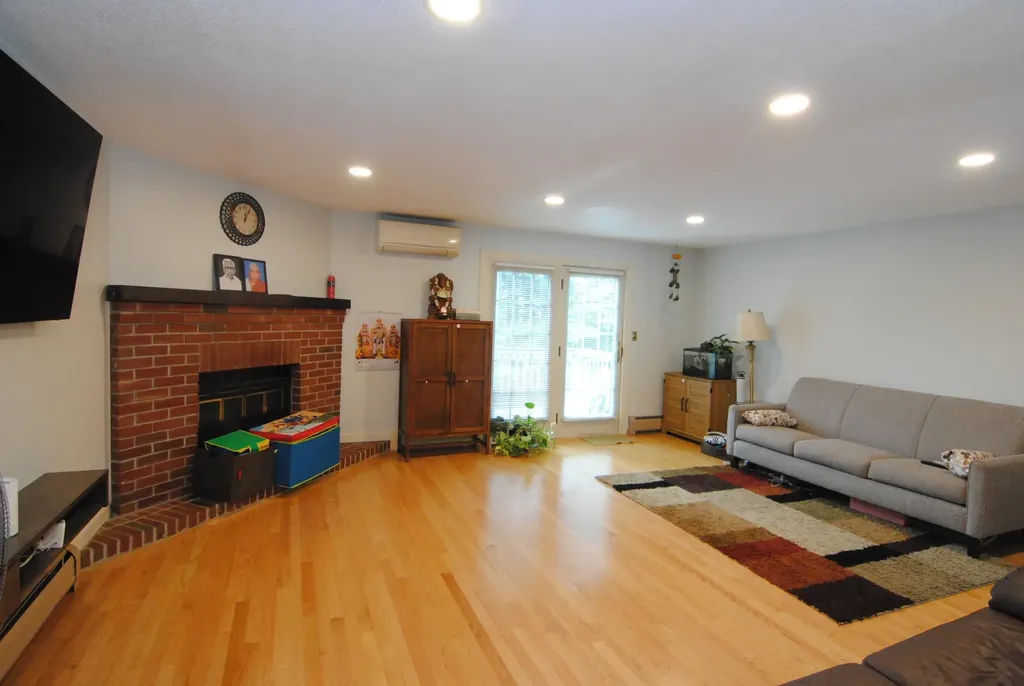 7 Meadowview Circle Nashua NH 03062