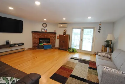7 Meadowview Circle Nashua NH 03062