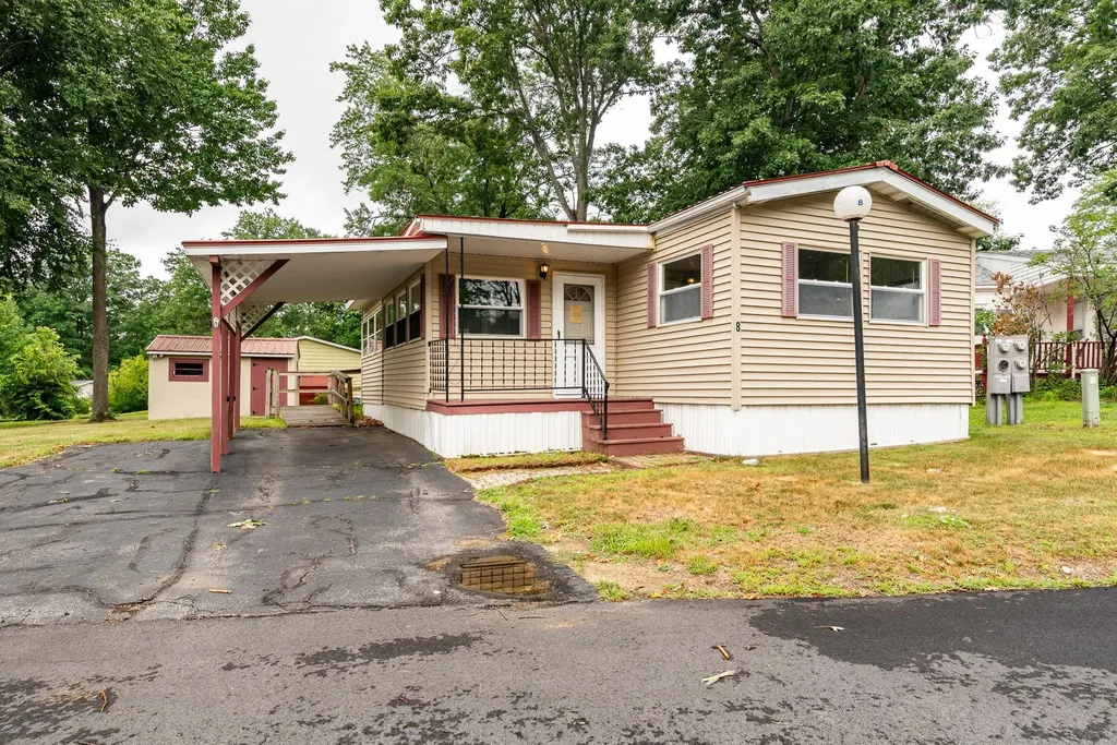 8 South Dewberry Lane Rochester NH 03867