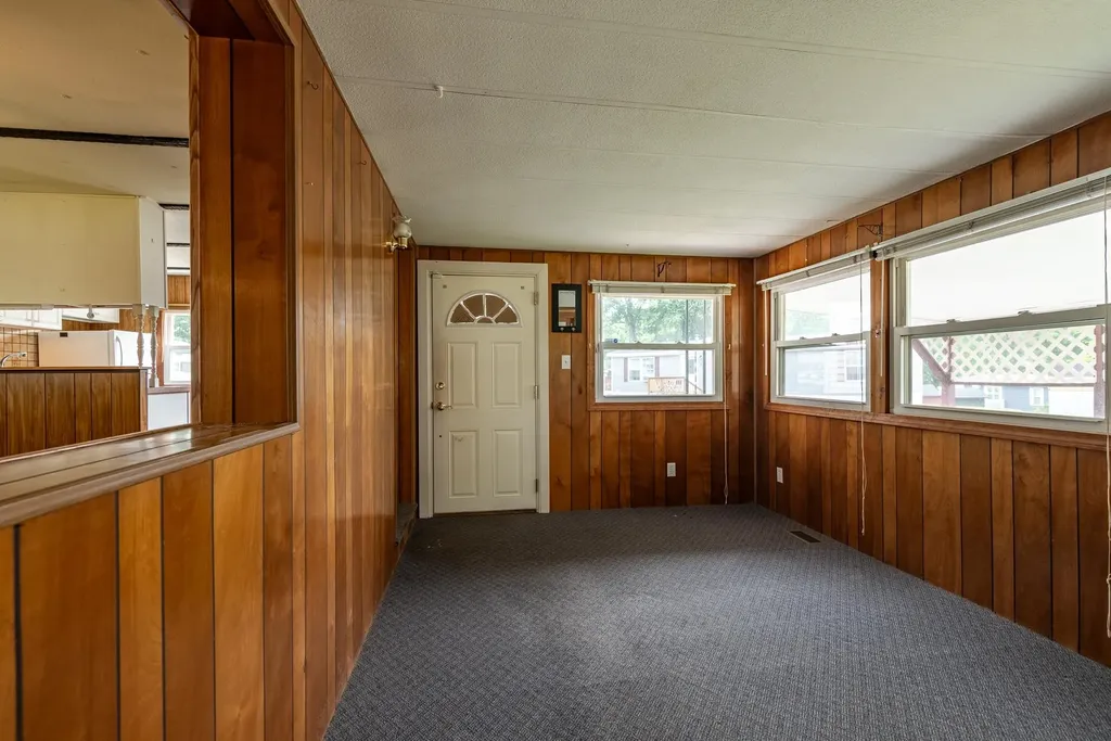 8 South Dewberry Lane Rochester NH 03867