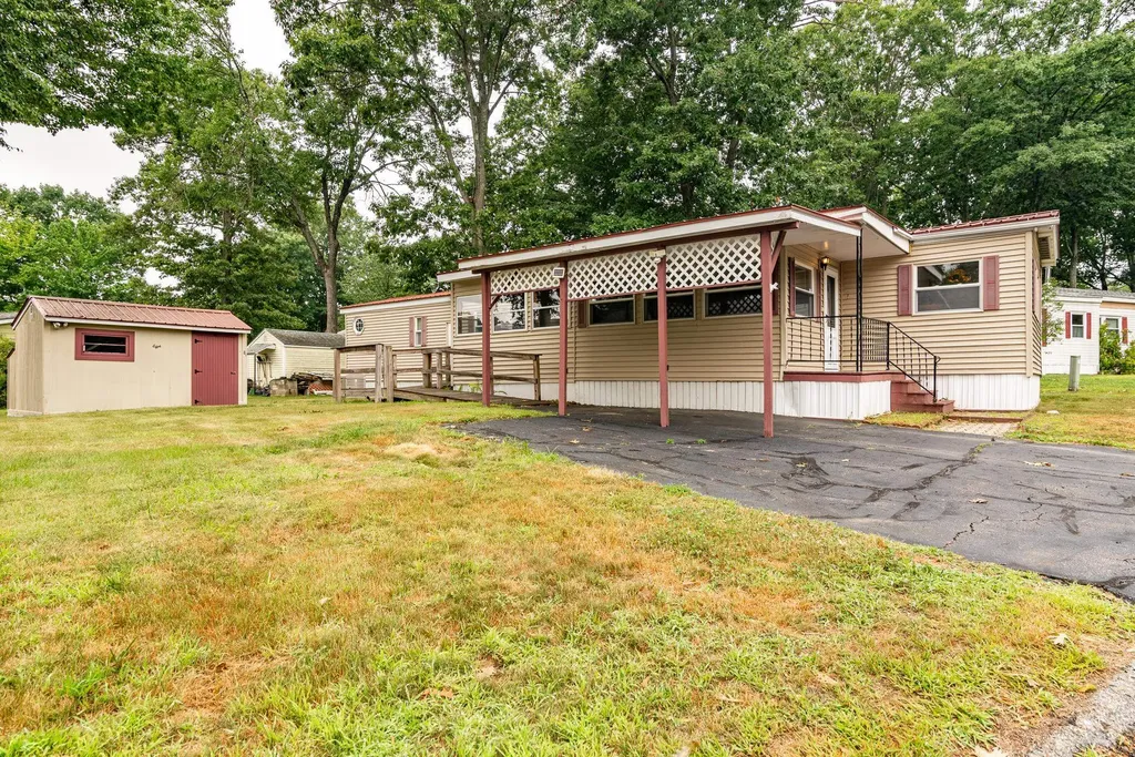 8 South Dewberry Lane Rochester NH 03867