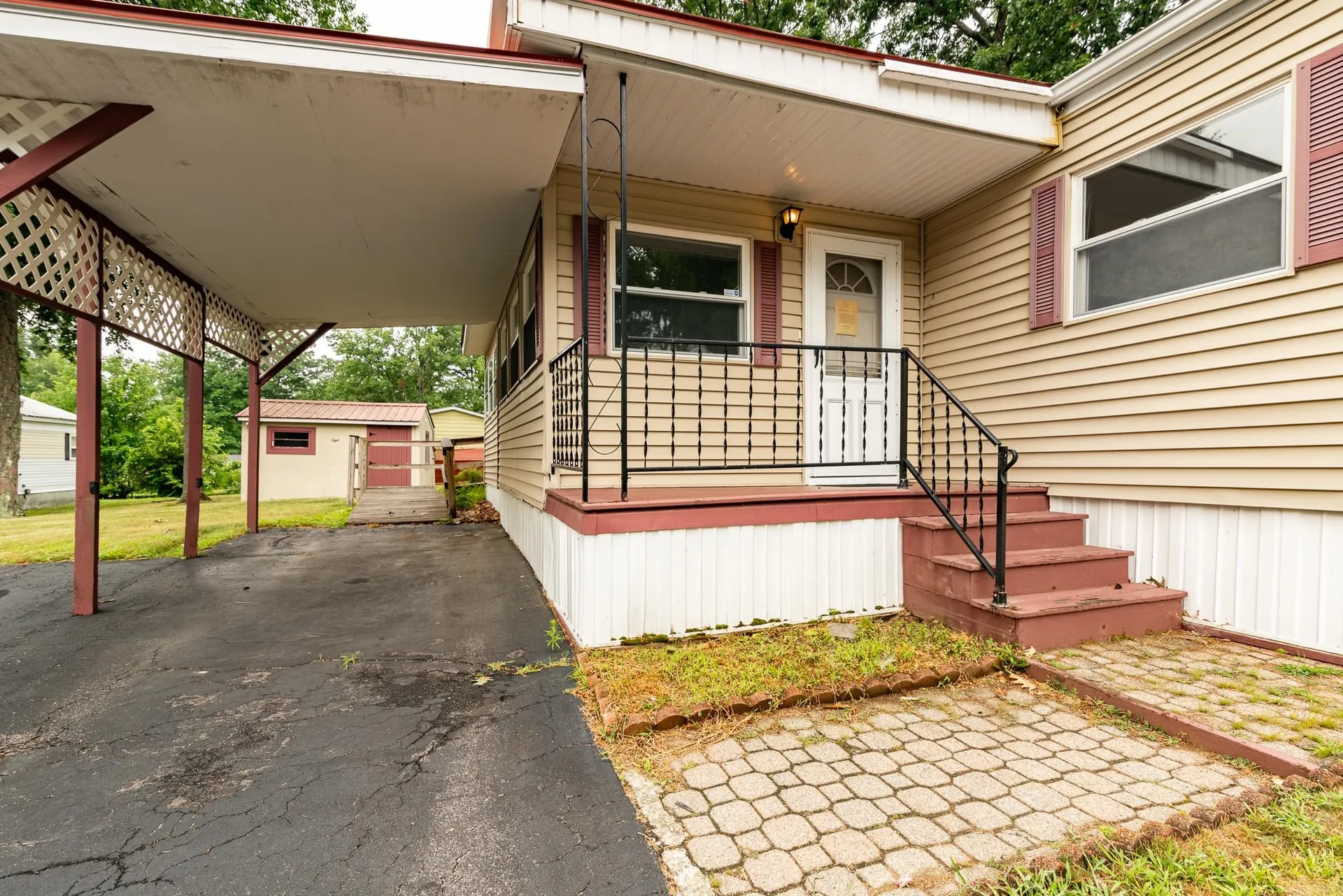 8 South Dewberry Lane Rochester NH 03867