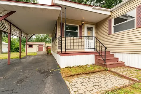 8 South Dewberry Lane Rochester NH 03867