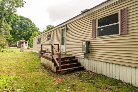 8 South Dewberry Lane Rochester NH 03867