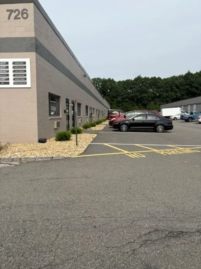 726 E Industrial Park Dr Drive Manchester NH 03109