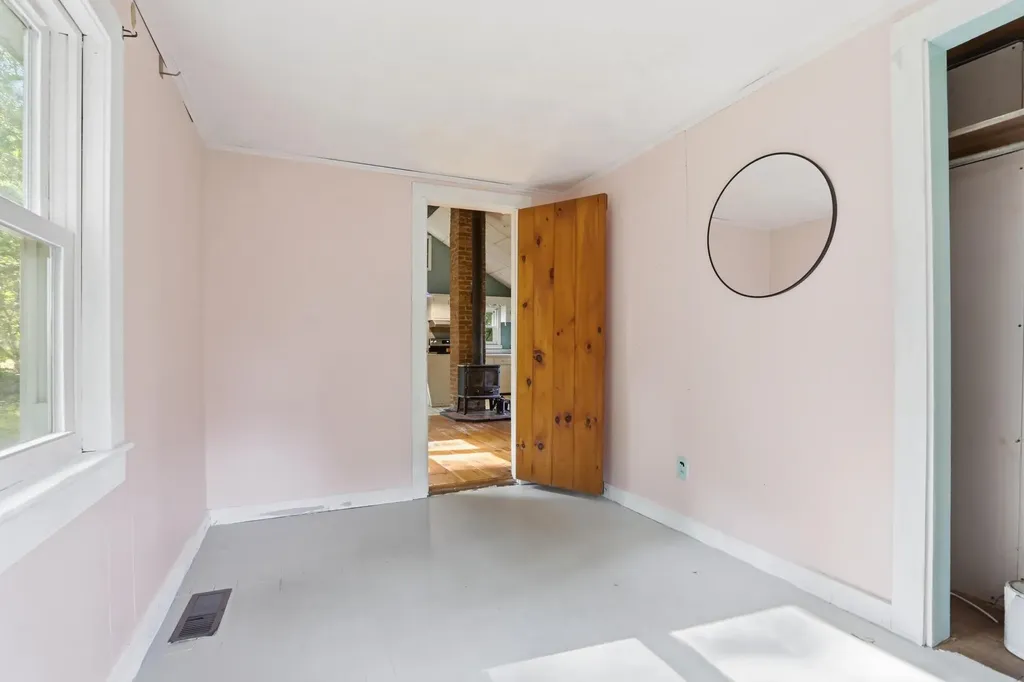 16 Hillside Avenue Amherst NH 03031-1840
