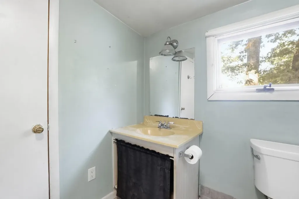 16 Hillside Avenue Amherst NH 03031-1840