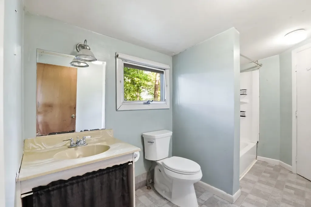 16 Hillside Avenue Amherst NH 03031-1840