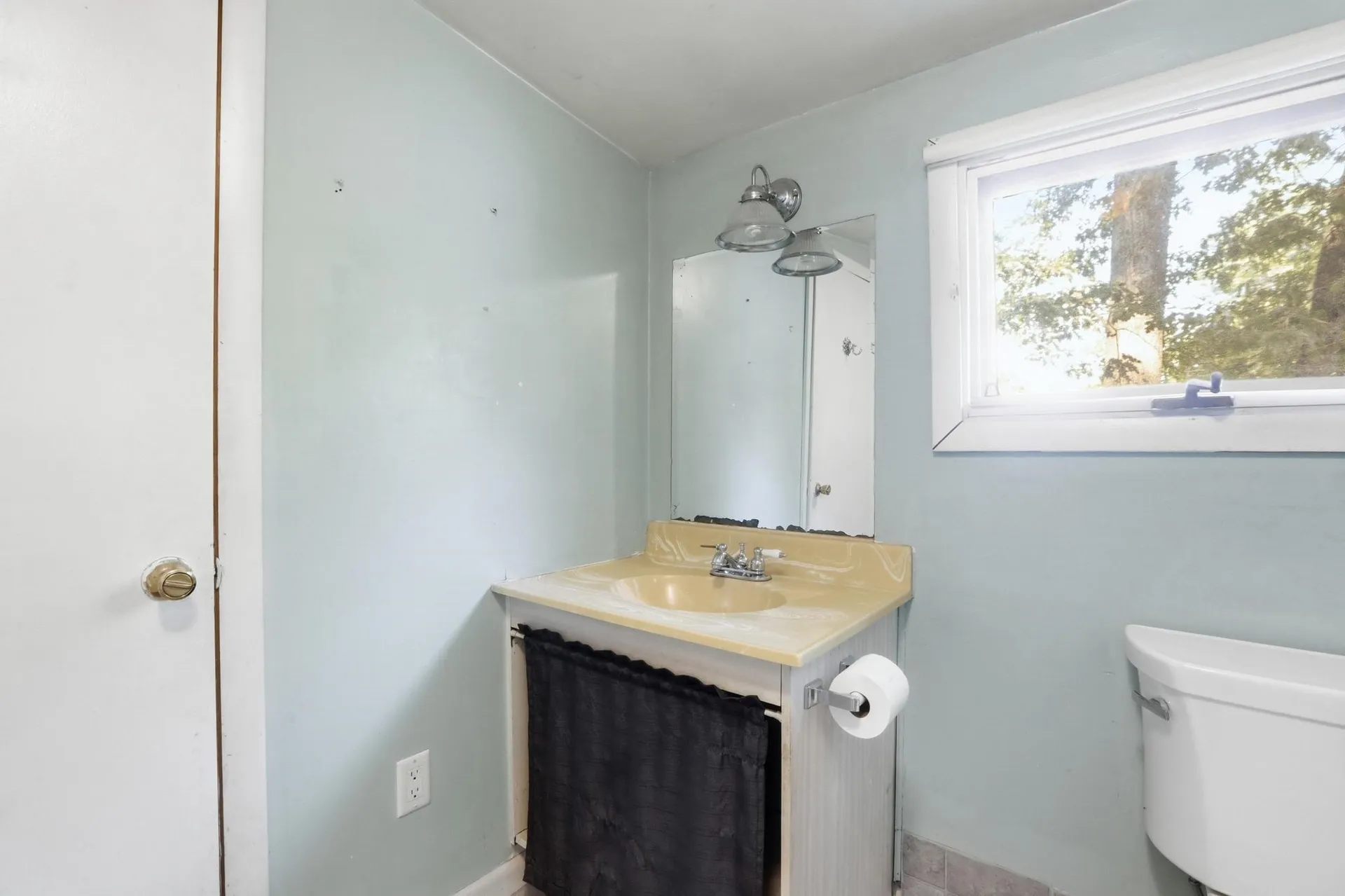 16 Hillside Avenue Amherst NH 03031-1840