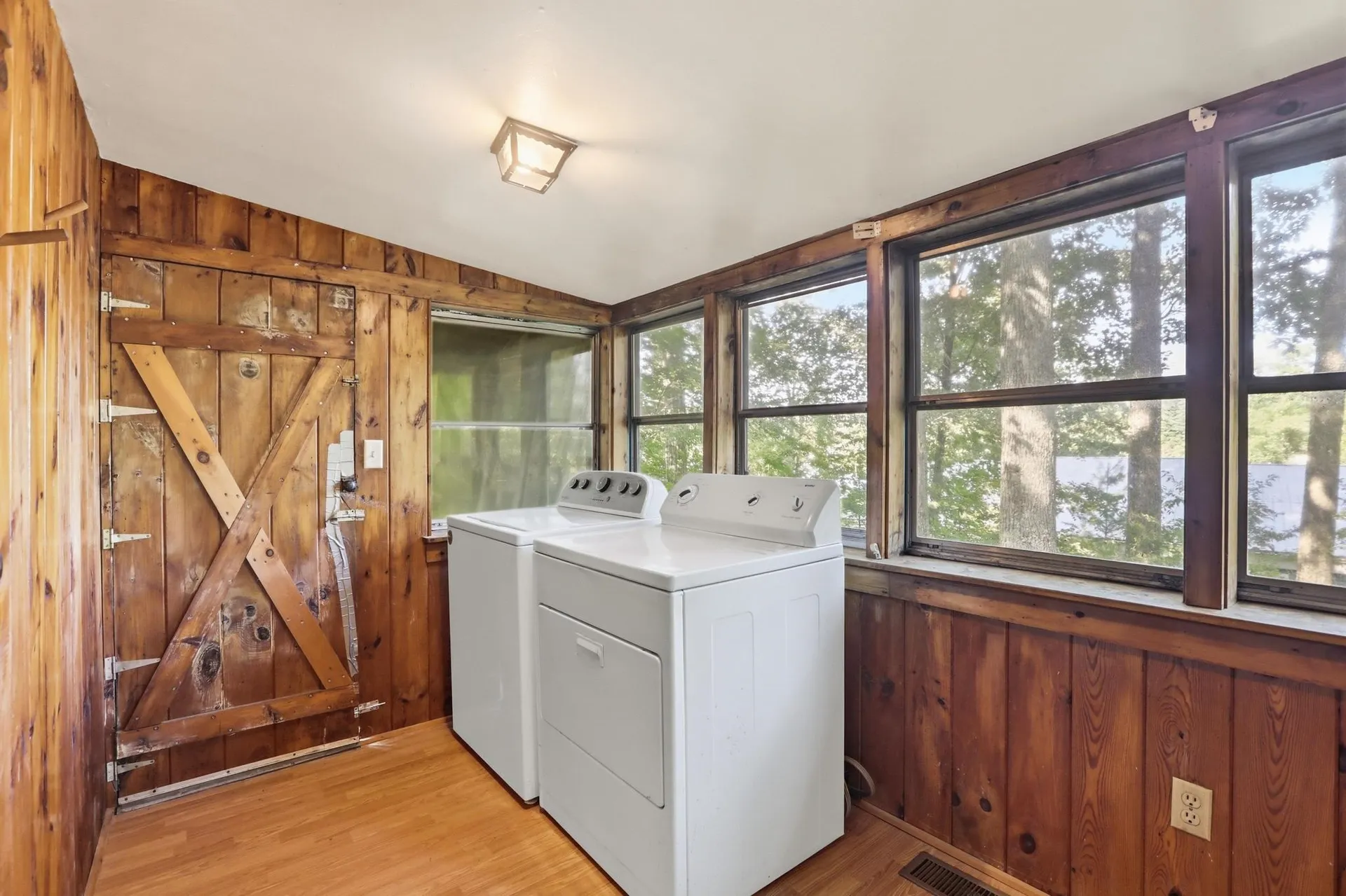 16 Hillside Avenue Amherst NH 03031-1840