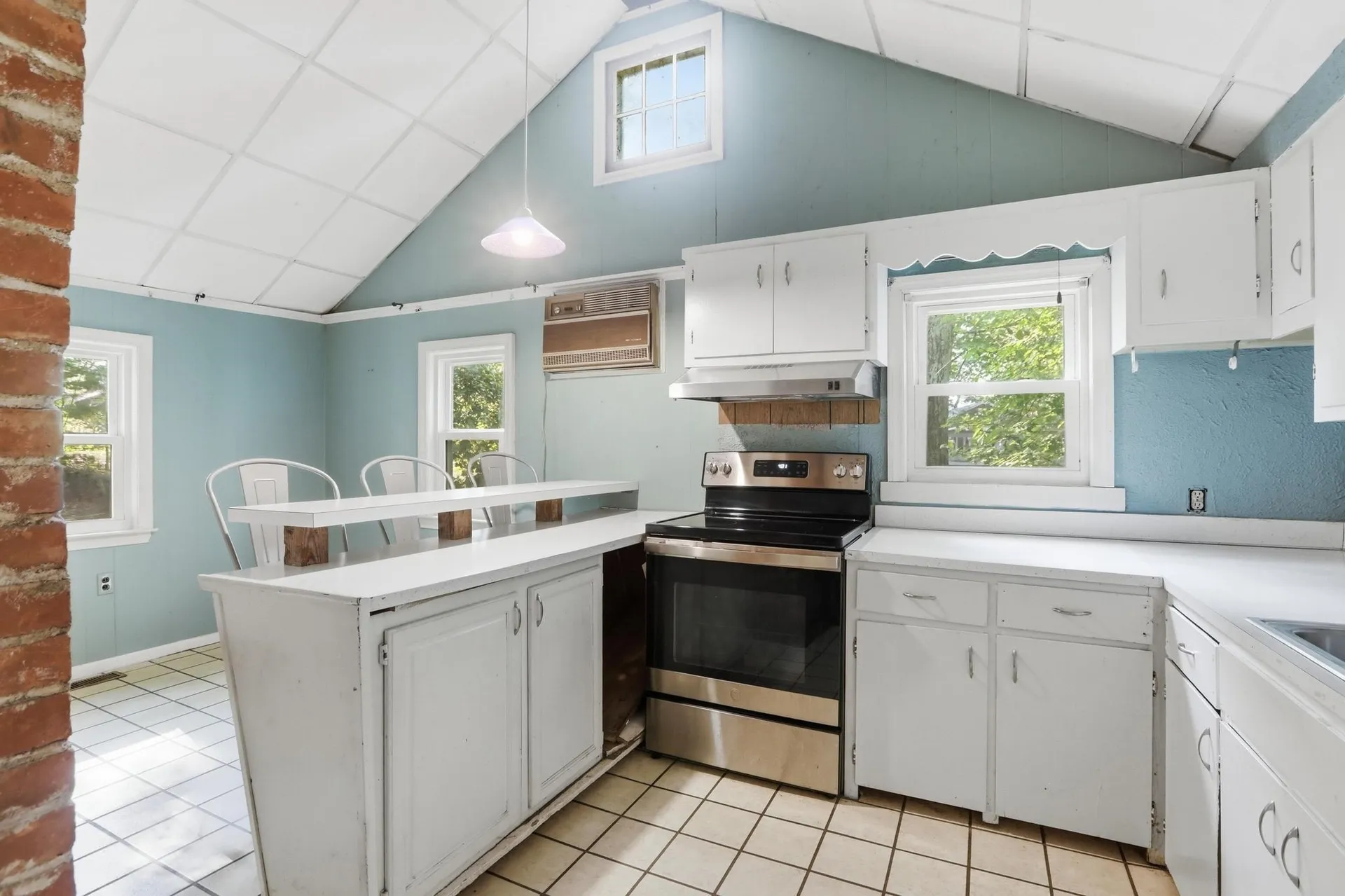 16 Hillside Avenue Amherst NH 03031-1840
