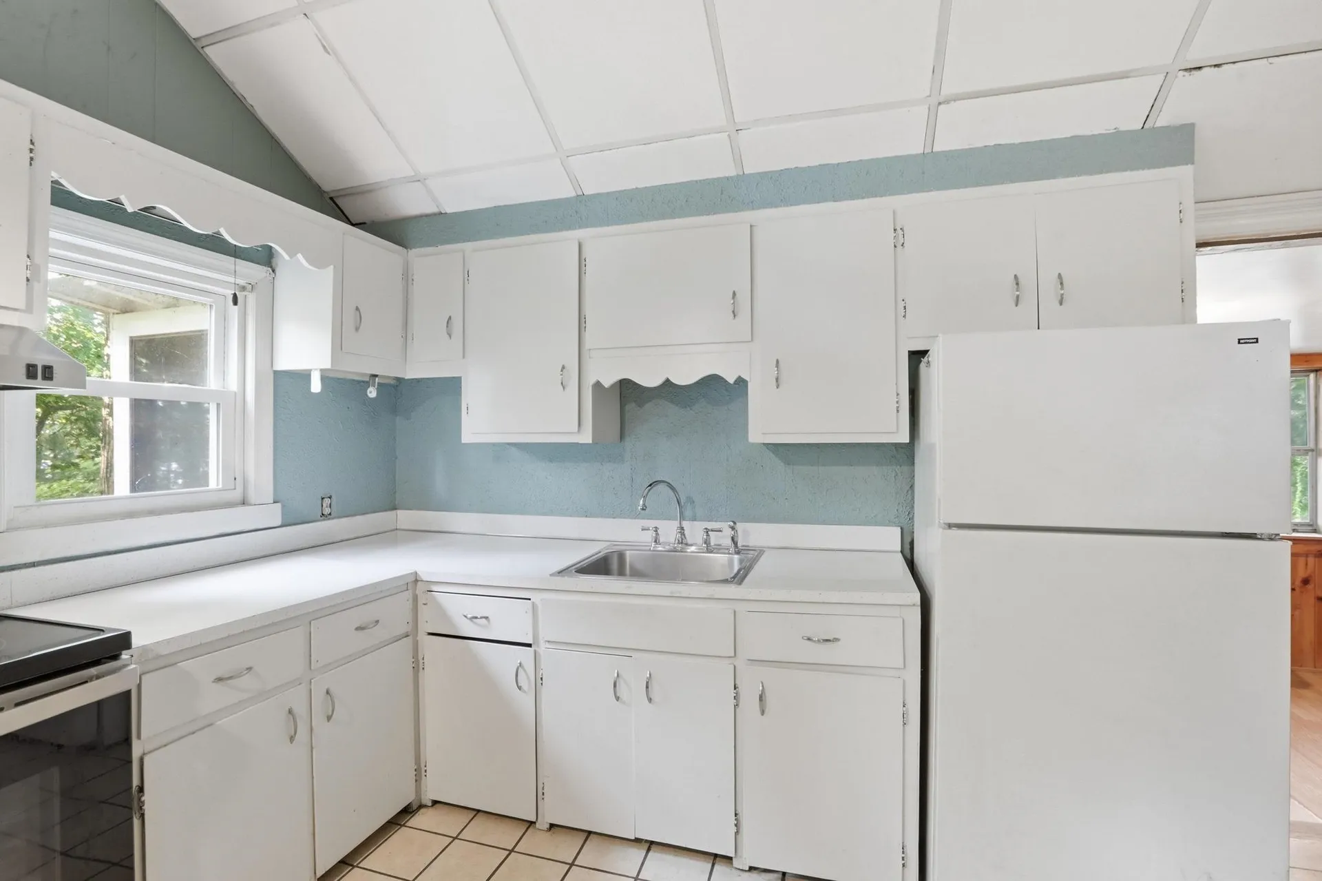 16 Hillside Avenue Amherst NH 03031-1840