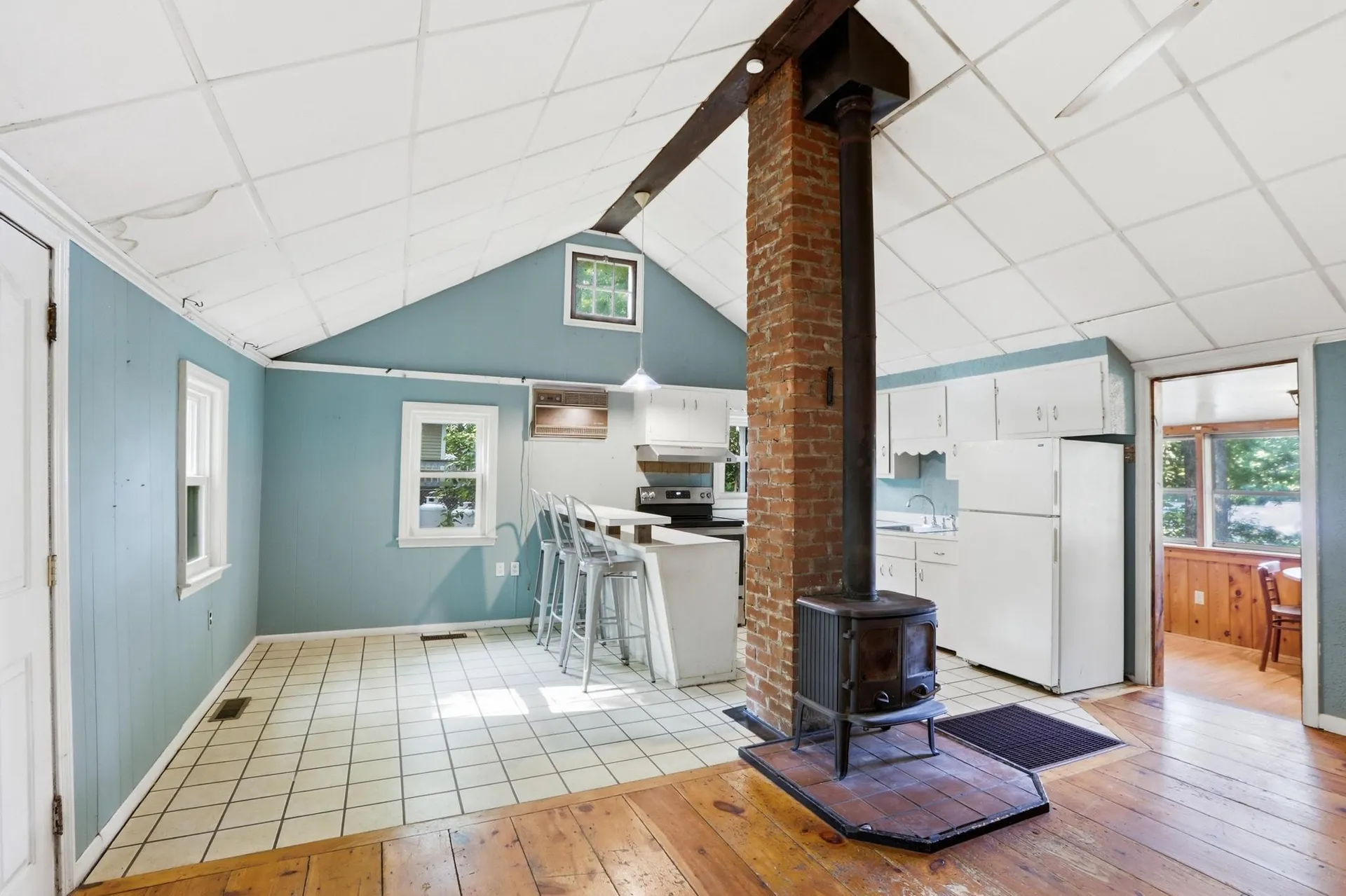 16 Hillside Avenue Amherst NH 03031-1840