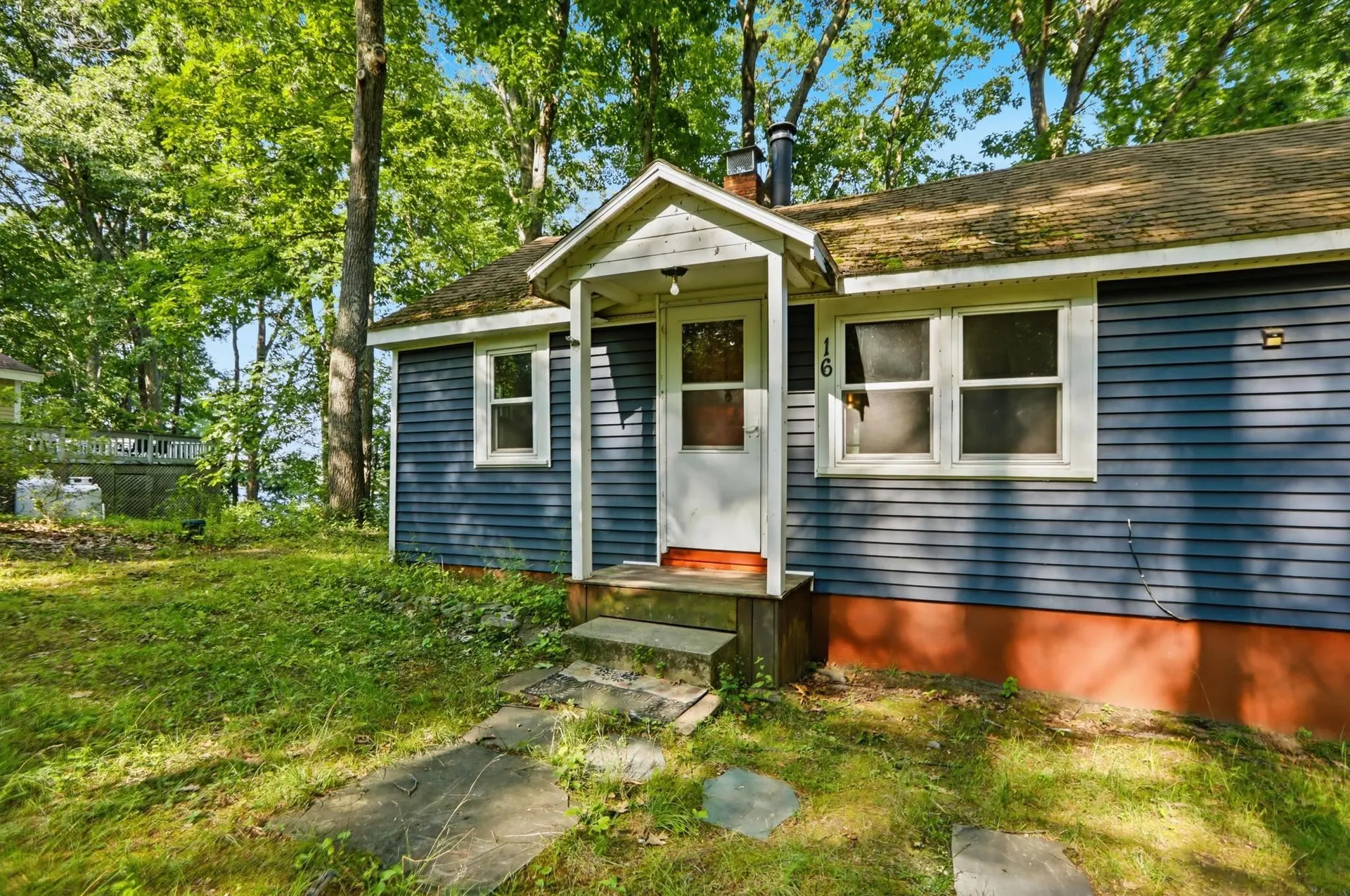 16 Hillside Avenue Amherst NH 03031-1840