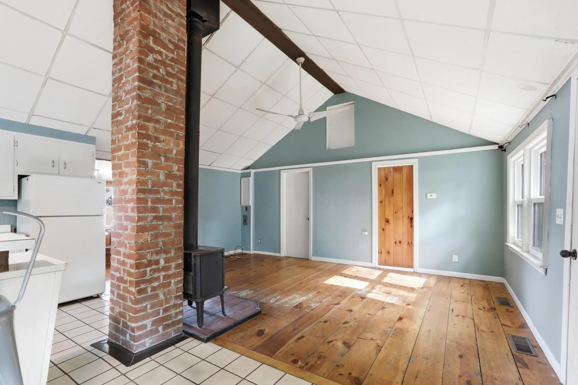 16 Hillside Avenue Amherst NH 03031-1840