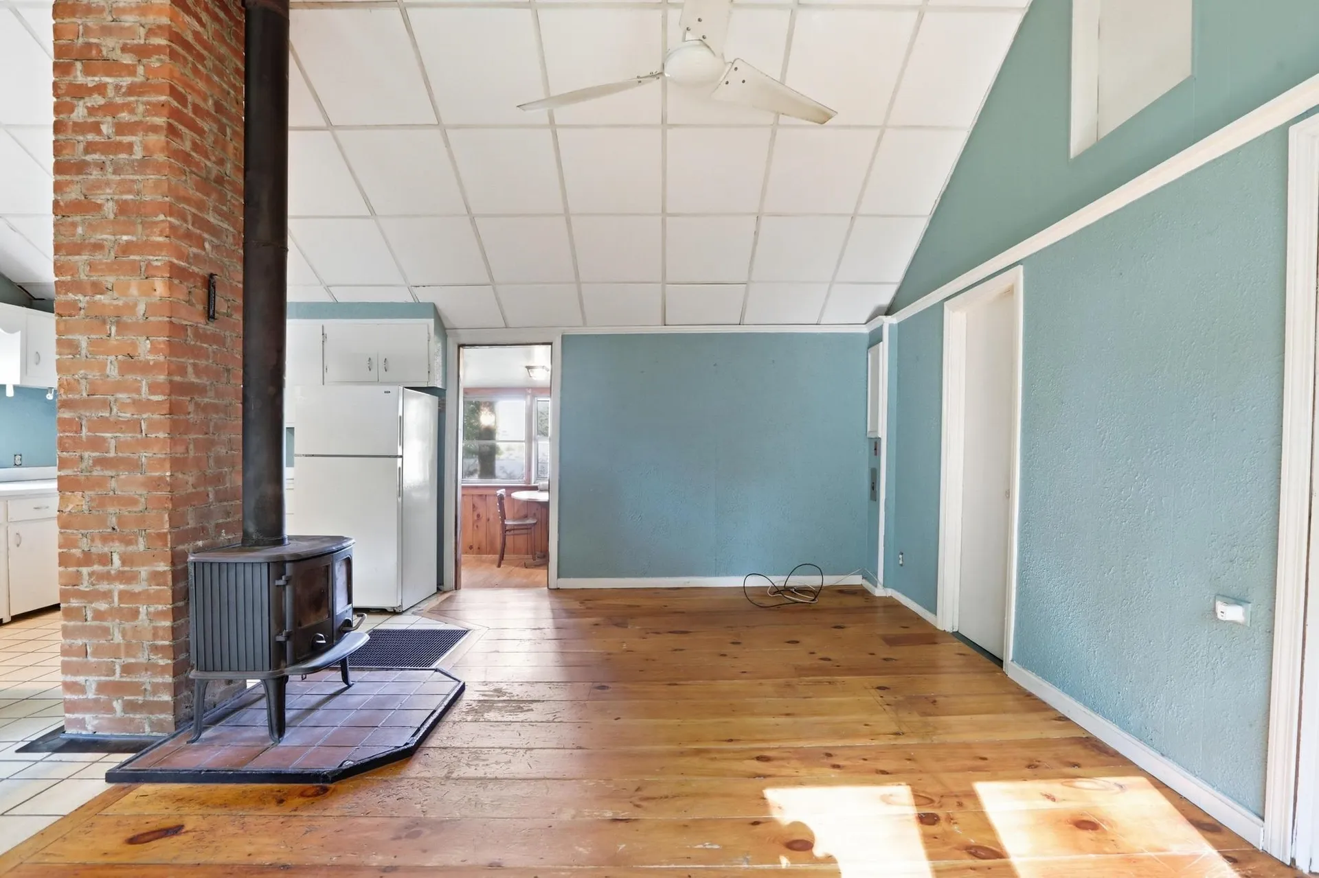 16 Hillside Avenue Amherst NH 03031-1840