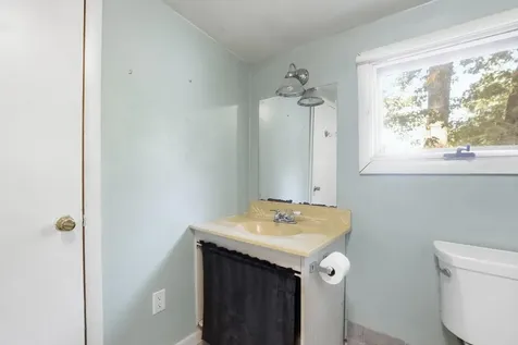 16 Hillside Avenue Amherst NH 03031-1840