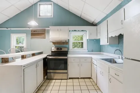 16 Hillside Avenue Amherst NH 03031-1840