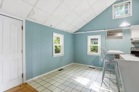 16 Hillside Avenue Amherst NH 03031-1840