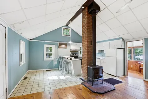 16 Hillside Avenue Amherst NH 03031-1840