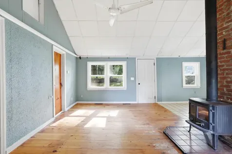 16 Hillside Avenue Amherst NH 03031-1840
