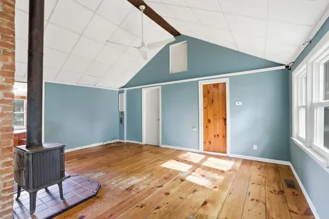 16 Hillside Avenue Amherst NH 03031-1840