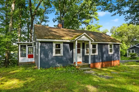 16 Hillside Avenue Amherst NH 03031-1840