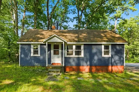 16 Hillside Avenue Amherst NH 03031-1840
