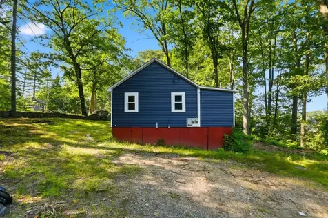 16 Hillside Avenue Amherst NH 03031-1840