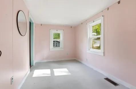 16 Hillside Avenue Amherst NH 03031-1840