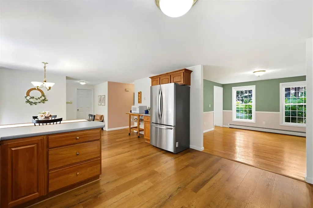 8 Wesley Lane Salem NH 03079