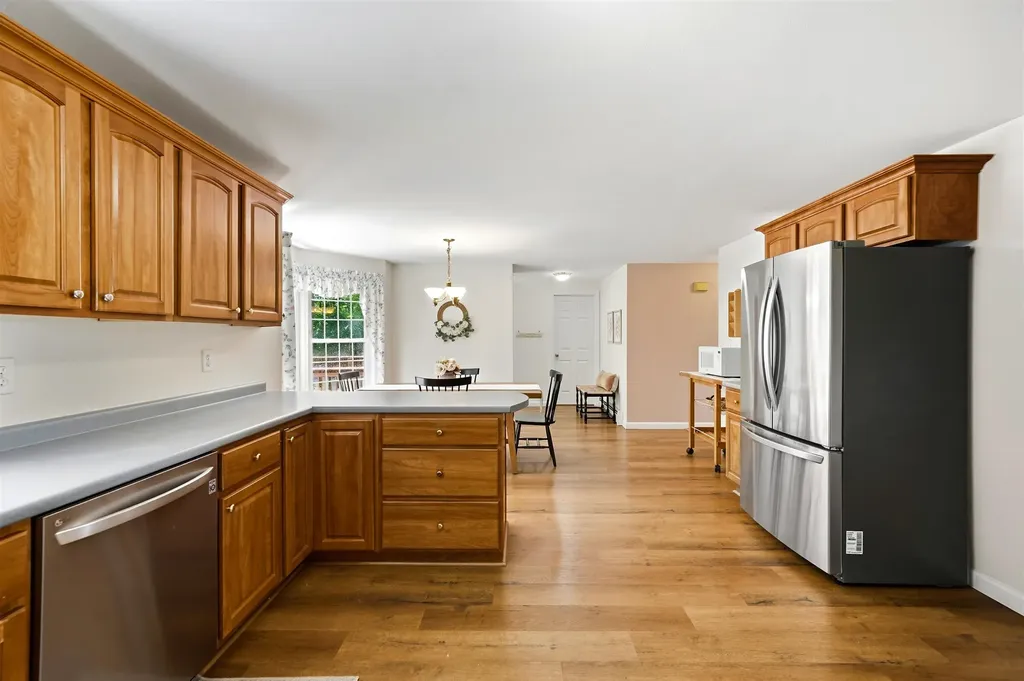 8 Wesley Lane Salem NH 03079