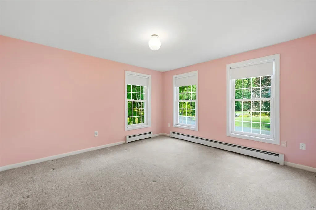 8 Wesley Lane Salem NH 03079