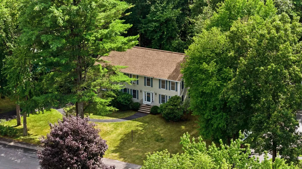 8 Wesley Lane Salem NH 03079