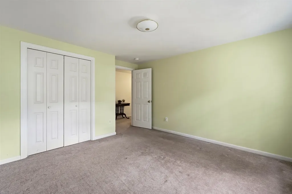 8 Wesley Lane Salem NH 03079