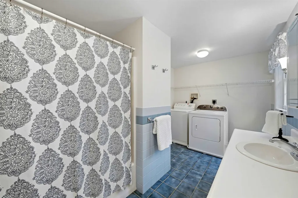 8 Wesley Lane Salem NH 03079