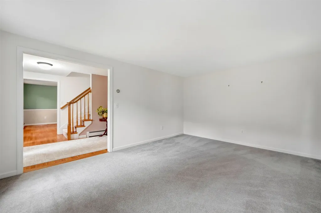 8 Wesley Lane Salem NH 03079