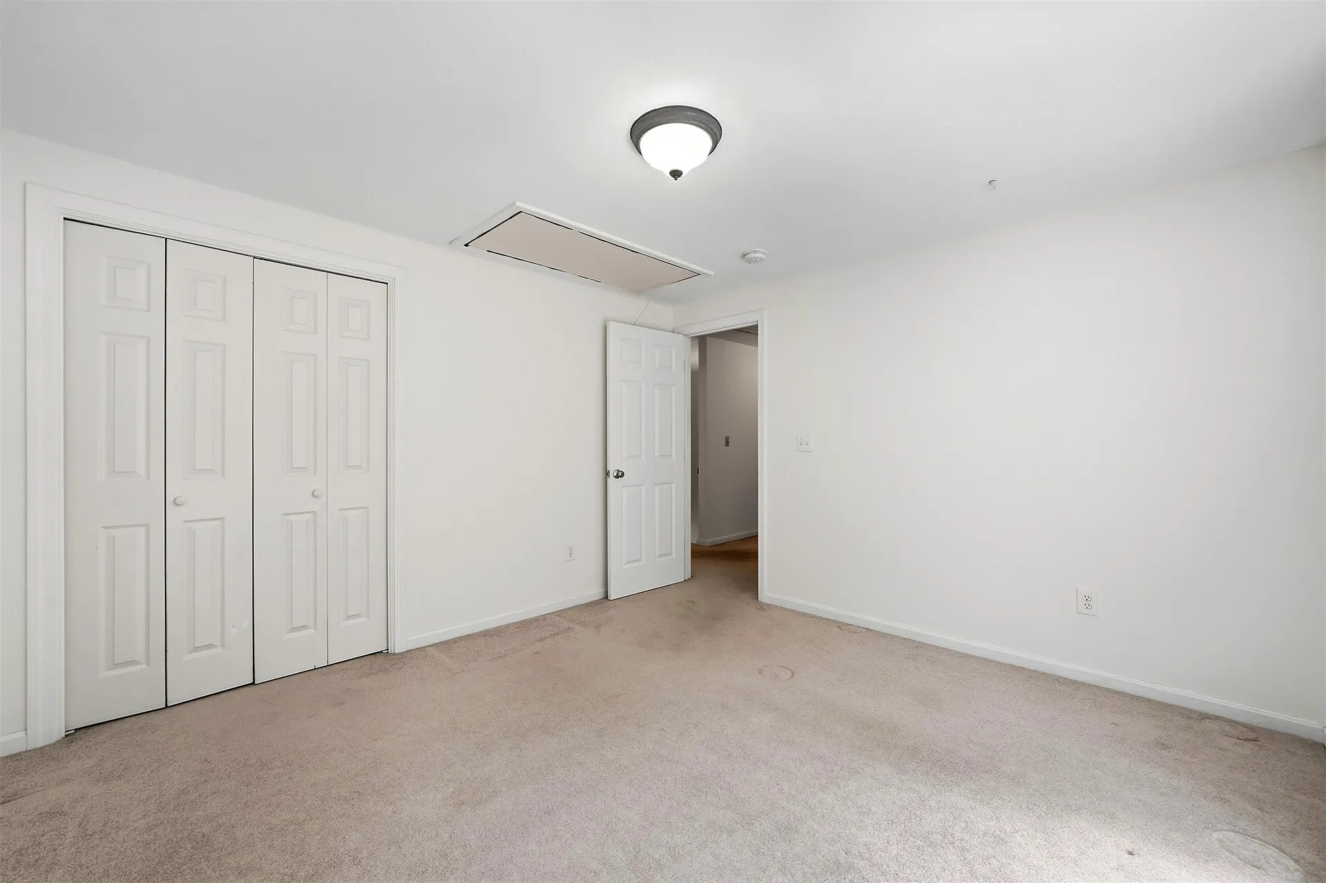 8 Wesley Lane Salem NH 03079