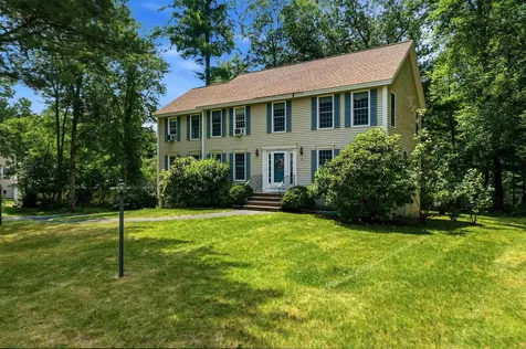 8 Wesley Lane Salem NH 03079