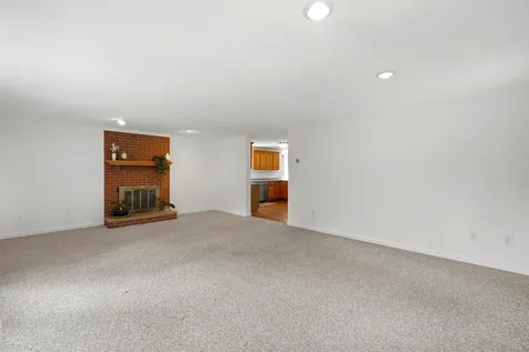 8 Wesley Lane Salem NH 03079