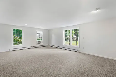 8 Wesley Lane Salem NH 03079