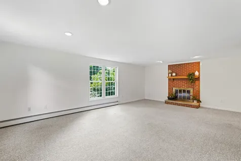 8 Wesley Lane Salem NH 03079