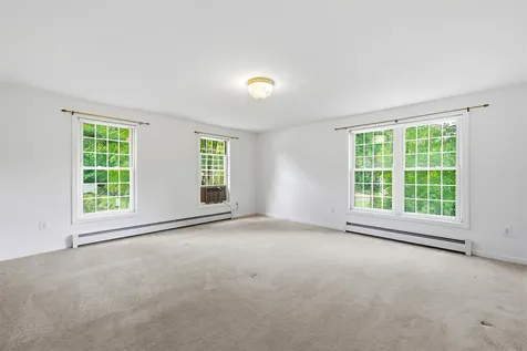 8 Wesley Lane Salem NH 03079