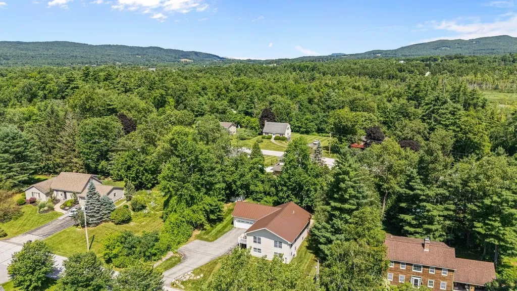 8 Lamontagne Lane Rutland City VT 05701-3782