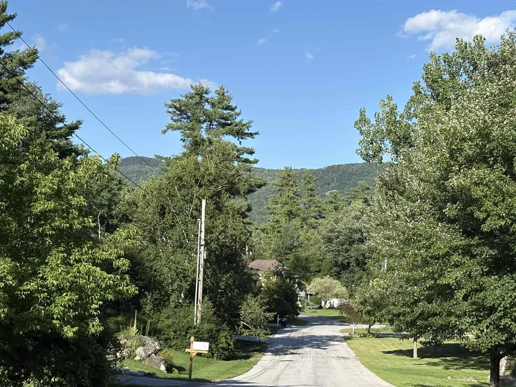 8 Lamontagne Lane Rutland City VT 05701-3782
