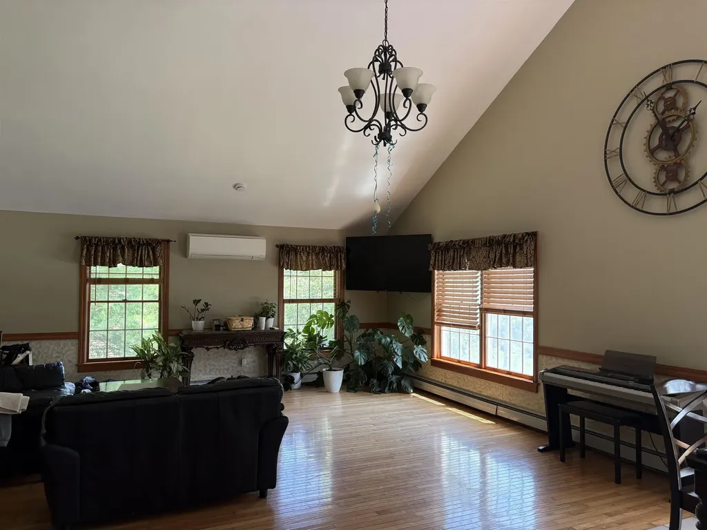 8 Lamontagne Lane Rutland City VT 05701-3782
