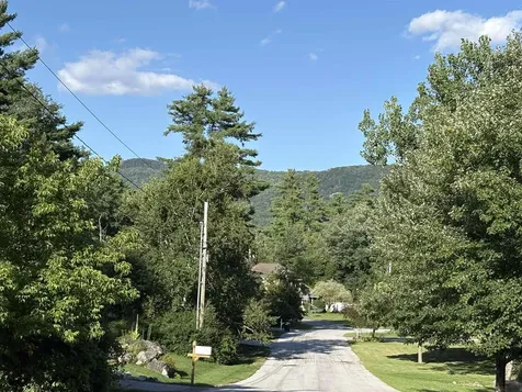 8 Lamontagne Lane Rutland City VT 05701-3782
