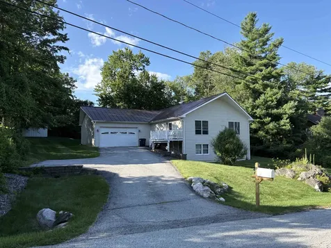8 Lamontagne Lane Rutland City VT 05701-3782