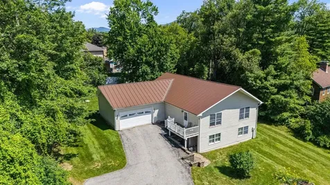 8 Lamontagne Lane Rutland City VT 05701-3782